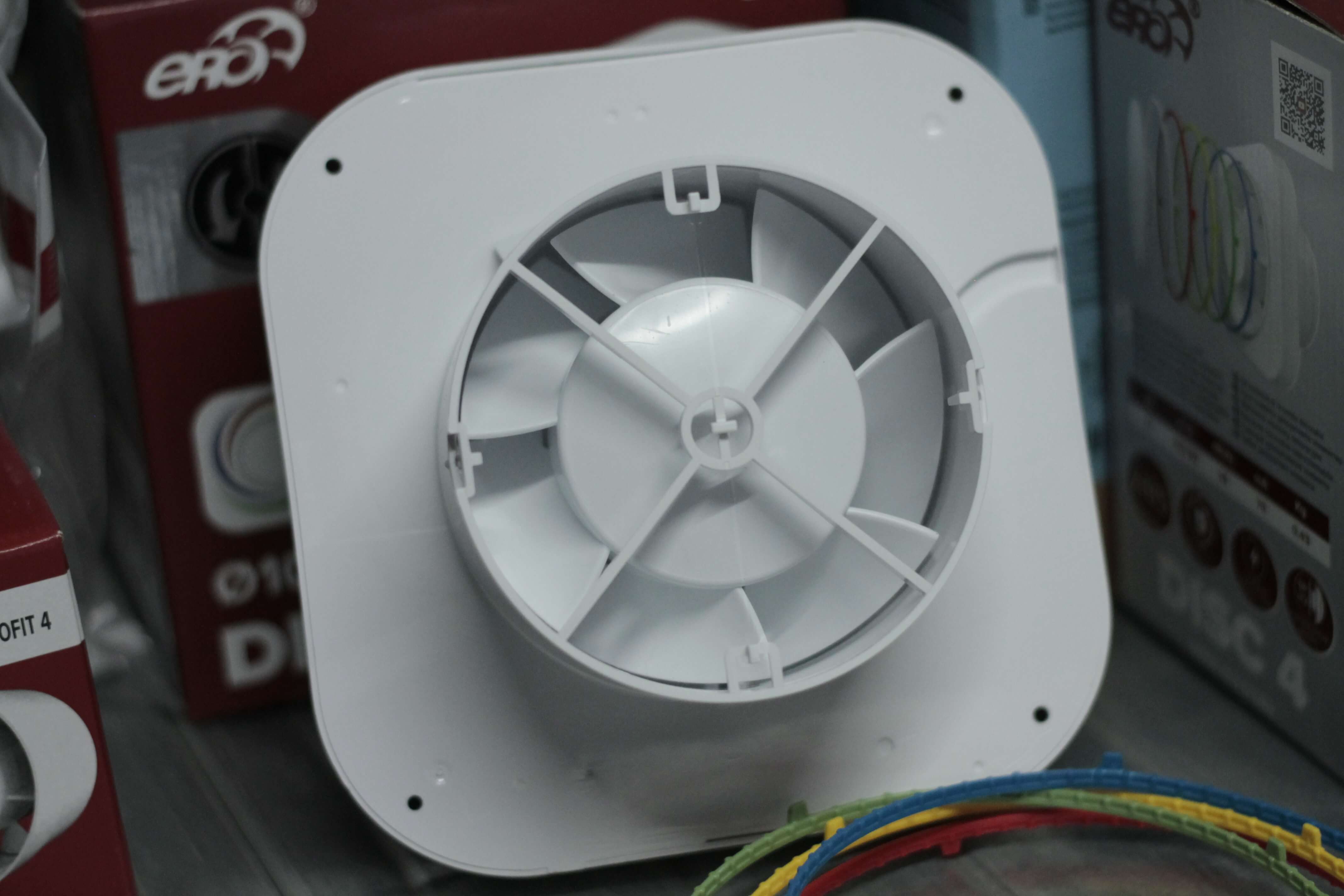 Вентилятор ЭРА осевой вытяжной D100 DISC 4